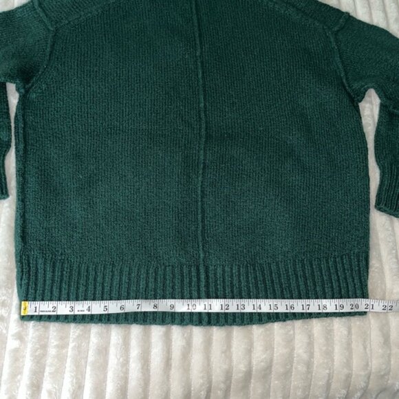 Women’s Free People V-neck Brookside Tunic Sweater in Green • XS - Picture 11 of 12